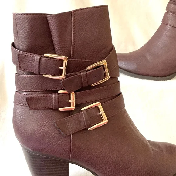 JUSTFAB Katja Four Buckle Side Zip Faux Leather Block Heel Moto Boots Size 7.5 - Picture 4 of 13